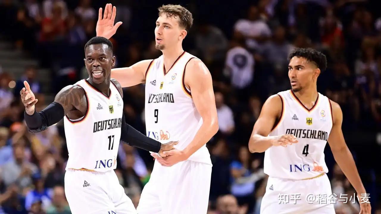 的锋线球员 的锋线球员